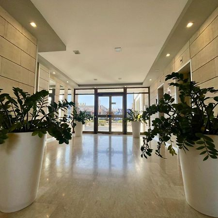 Sea View Suite In Makenzy Ларнака Екстериор снимка