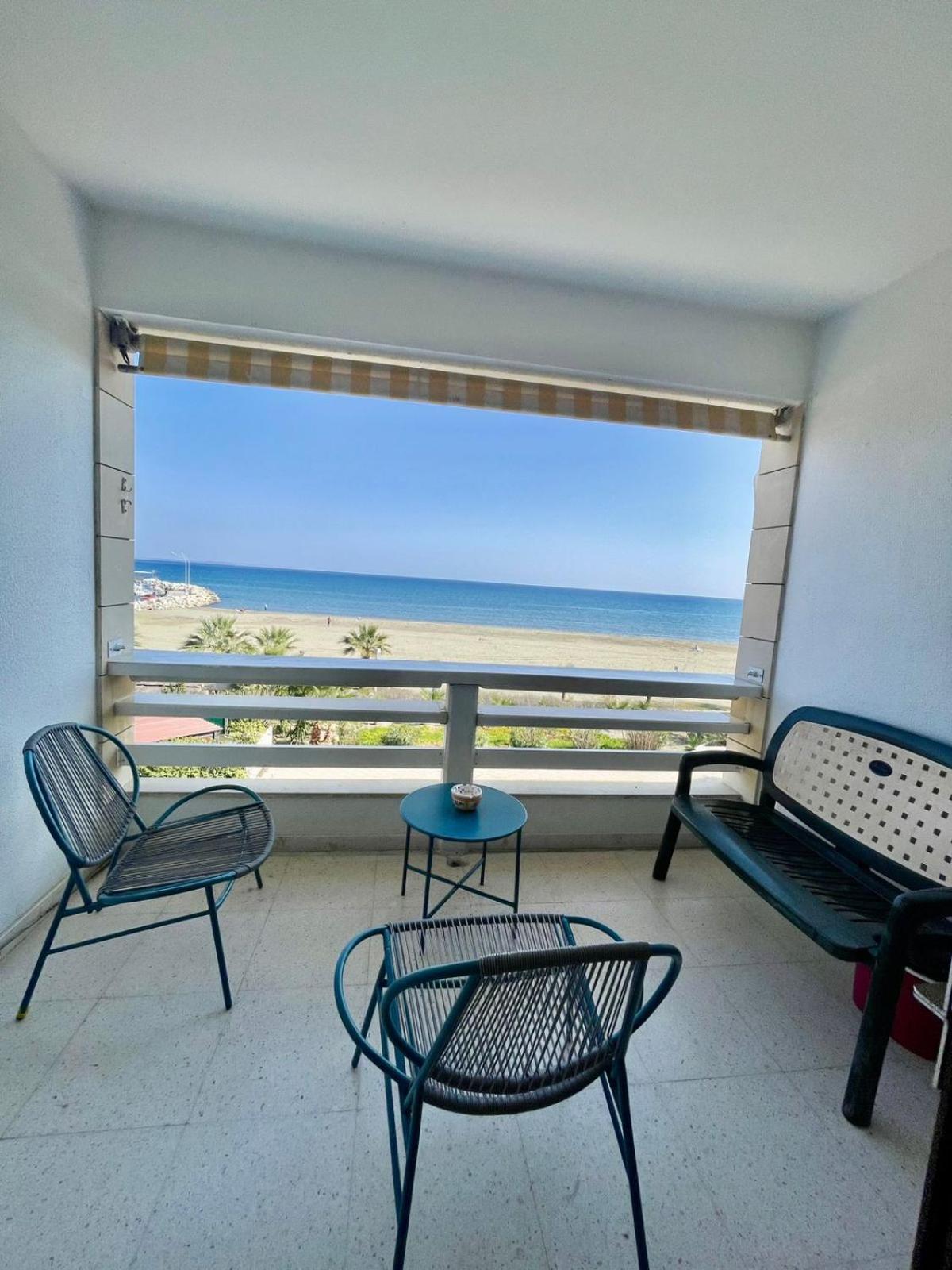 Sea View Suite In Makenzy Ларнака Екстериор снимка