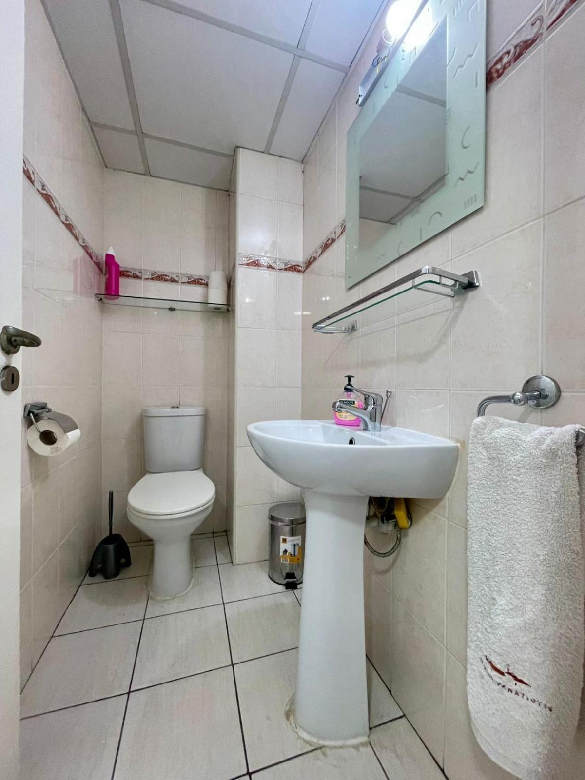 Sea View Suite In Makenzy Ларнака Екстериор снимка