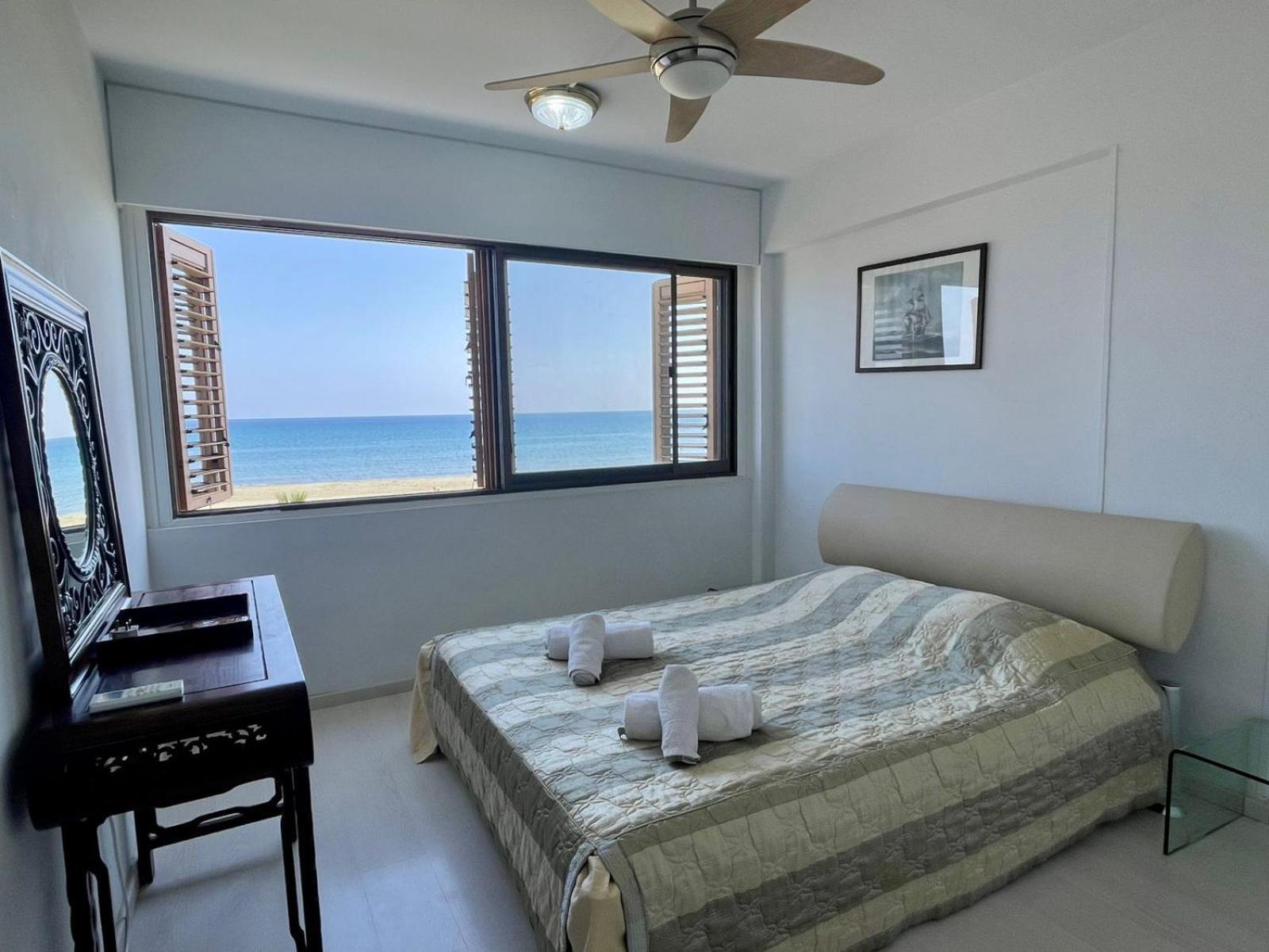 Sea View Suite In Makenzy Ларнака Екстериор снимка