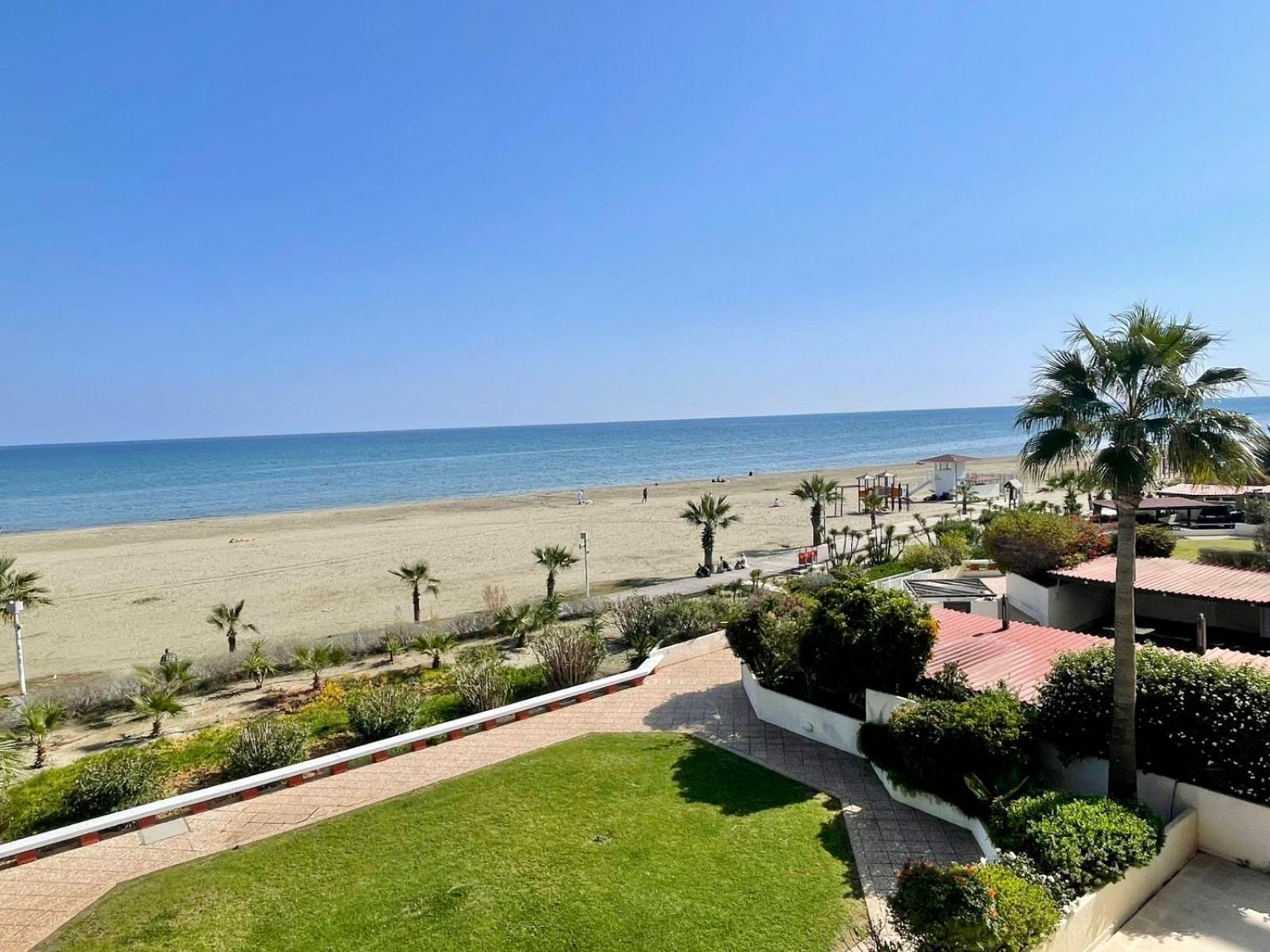 Sea View Suite In Makenzy Ларнака Екстериор снимка