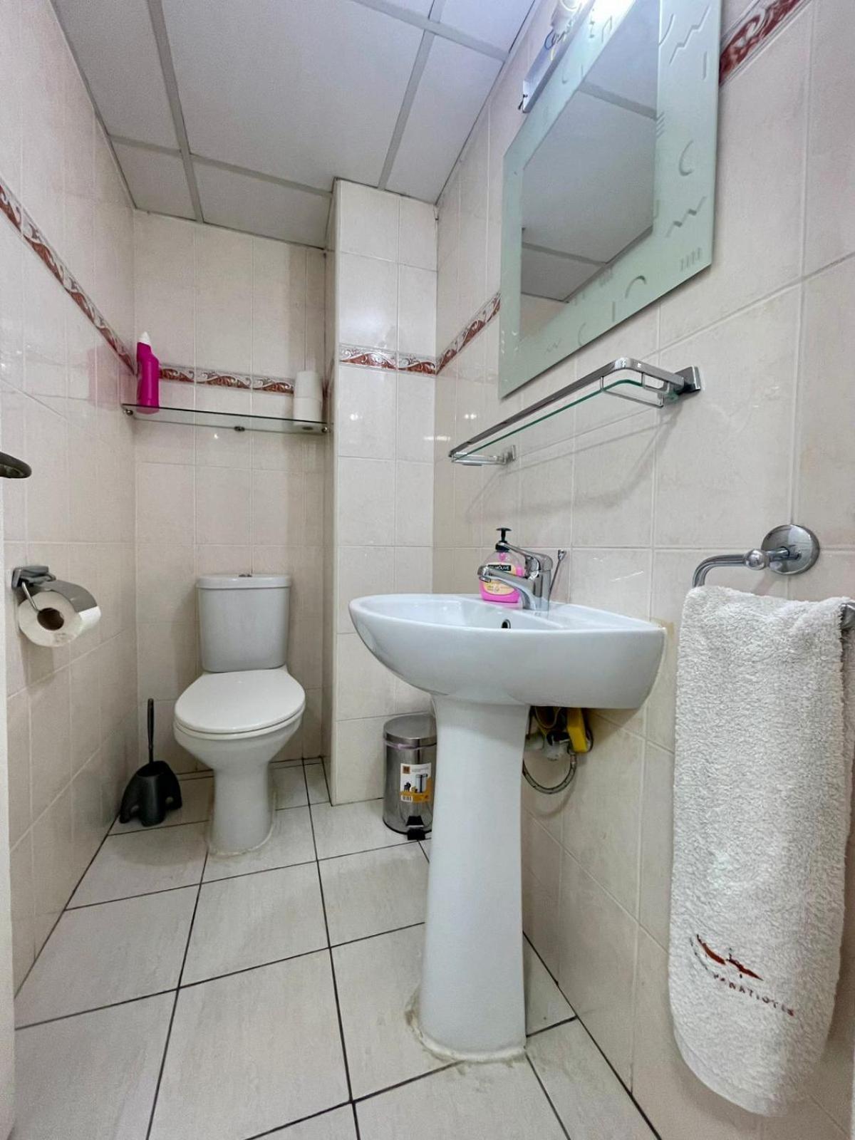 Sea View Suite In Makenzy Ларнака Екстериор снимка