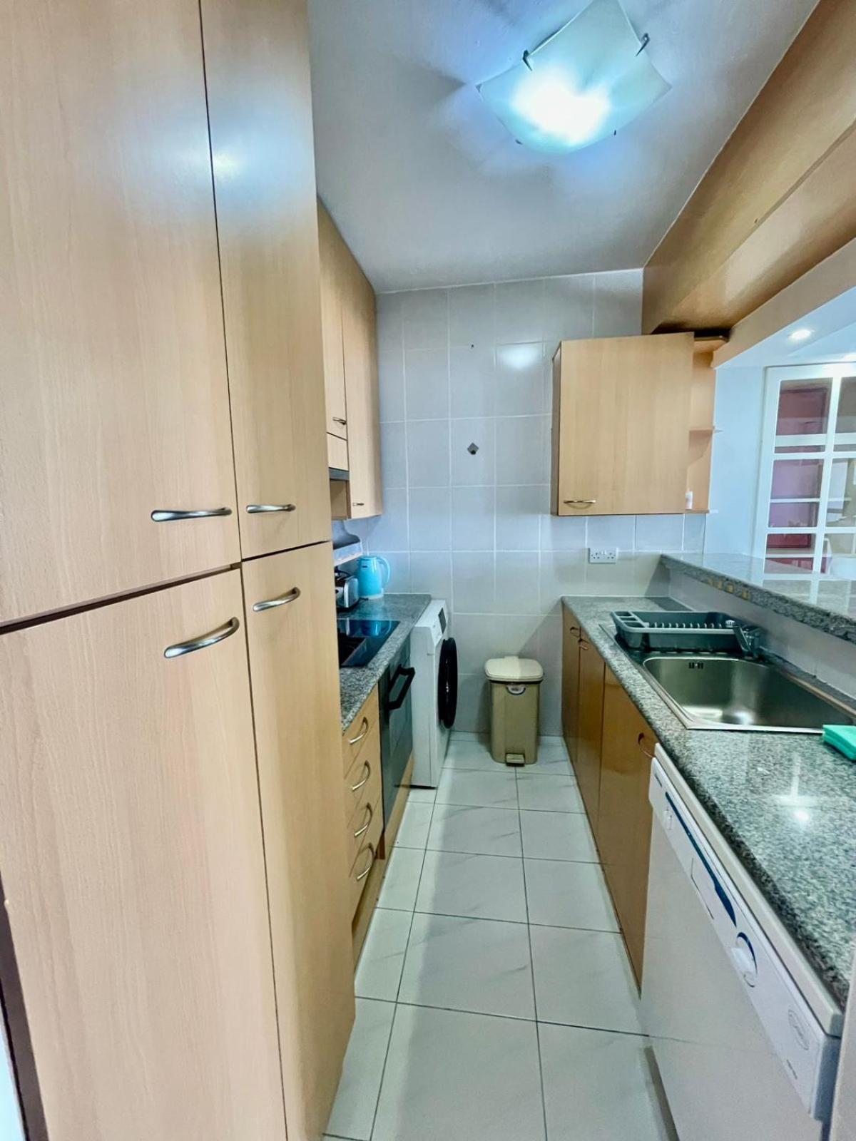 Sea View Suite In Makenzy Ларнака Екстериор снимка
