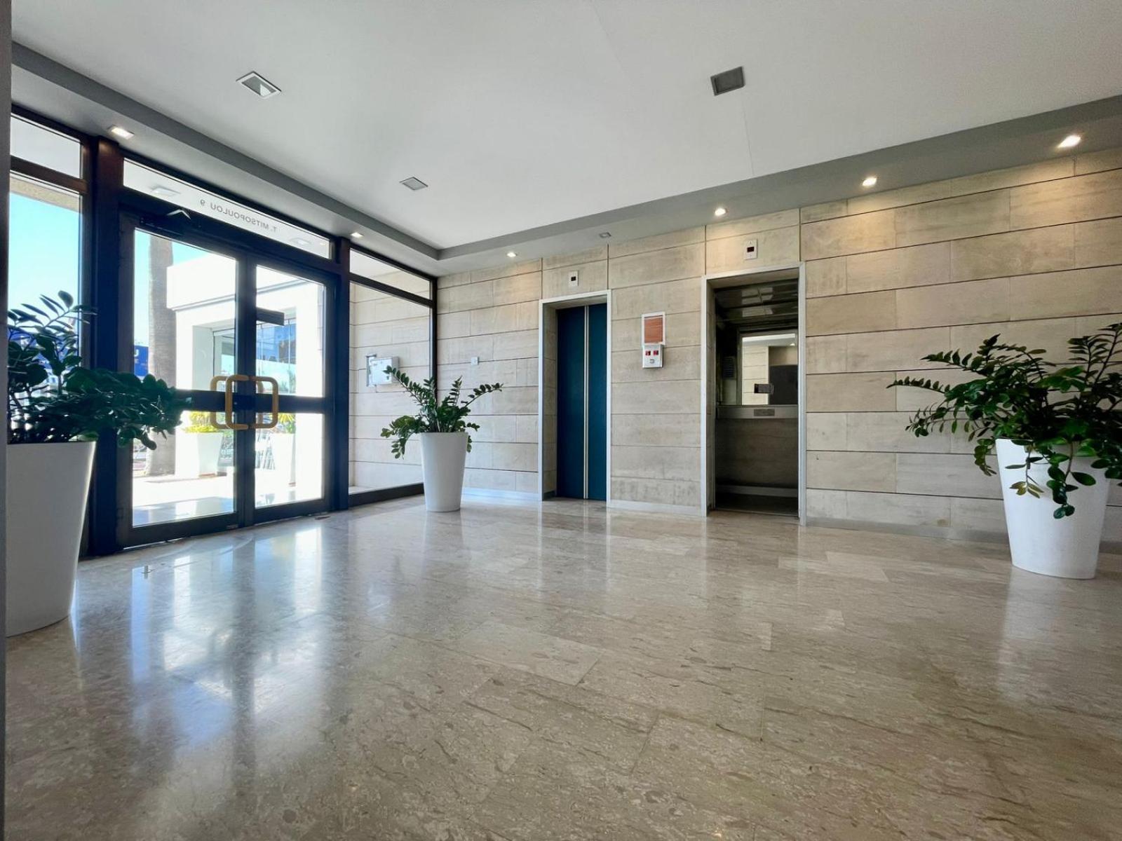 Sea View Suite In Makenzy Ларнака Екстериор снимка
