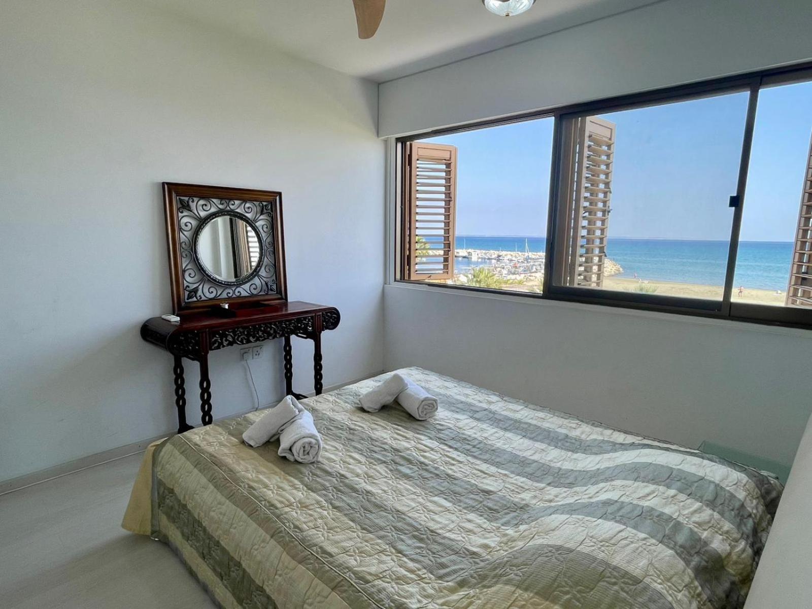 Sea View Suite In Makenzy Ларнака Екстериор снимка
