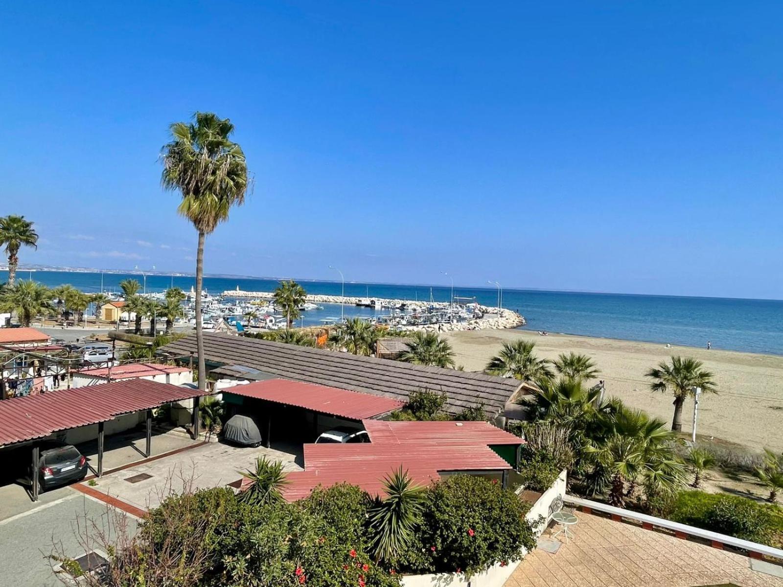 Sea View Suite In Makenzy Ларнака Екстериор снимка